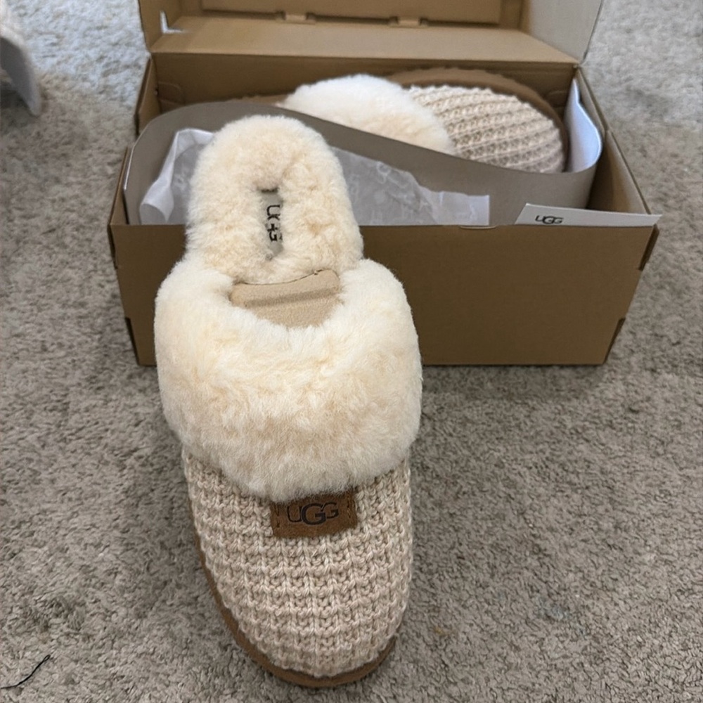 Brand new Ugg Cozy Knit Shearling slipper. Size 10